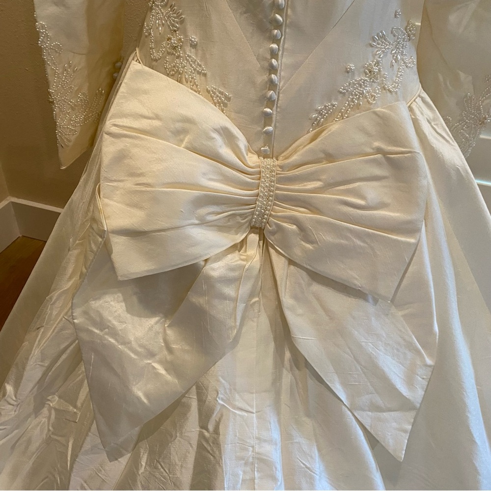 100% silk vintage Ivory Bridal Gown with straps with beaded bodice - Picture 12 of 16